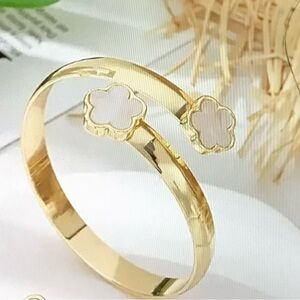 Double Clover Gold Bangle